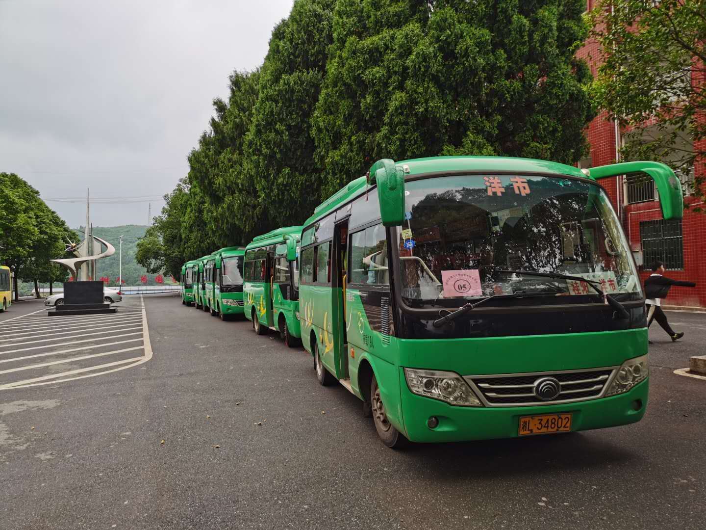 郴汽集團(tuán)桂陽(yáng)汽車站安全運(yùn)送考生到達(dá)體育中考考點(diǎn)